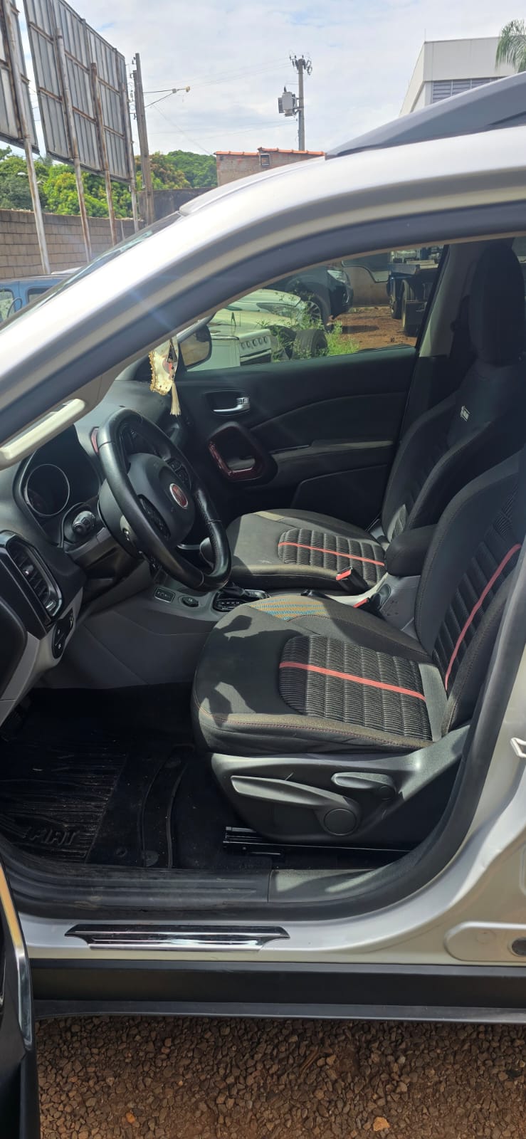 Foto de FIAT TORO FREEDOM AT 2016/2017 - R$ 75.000,00